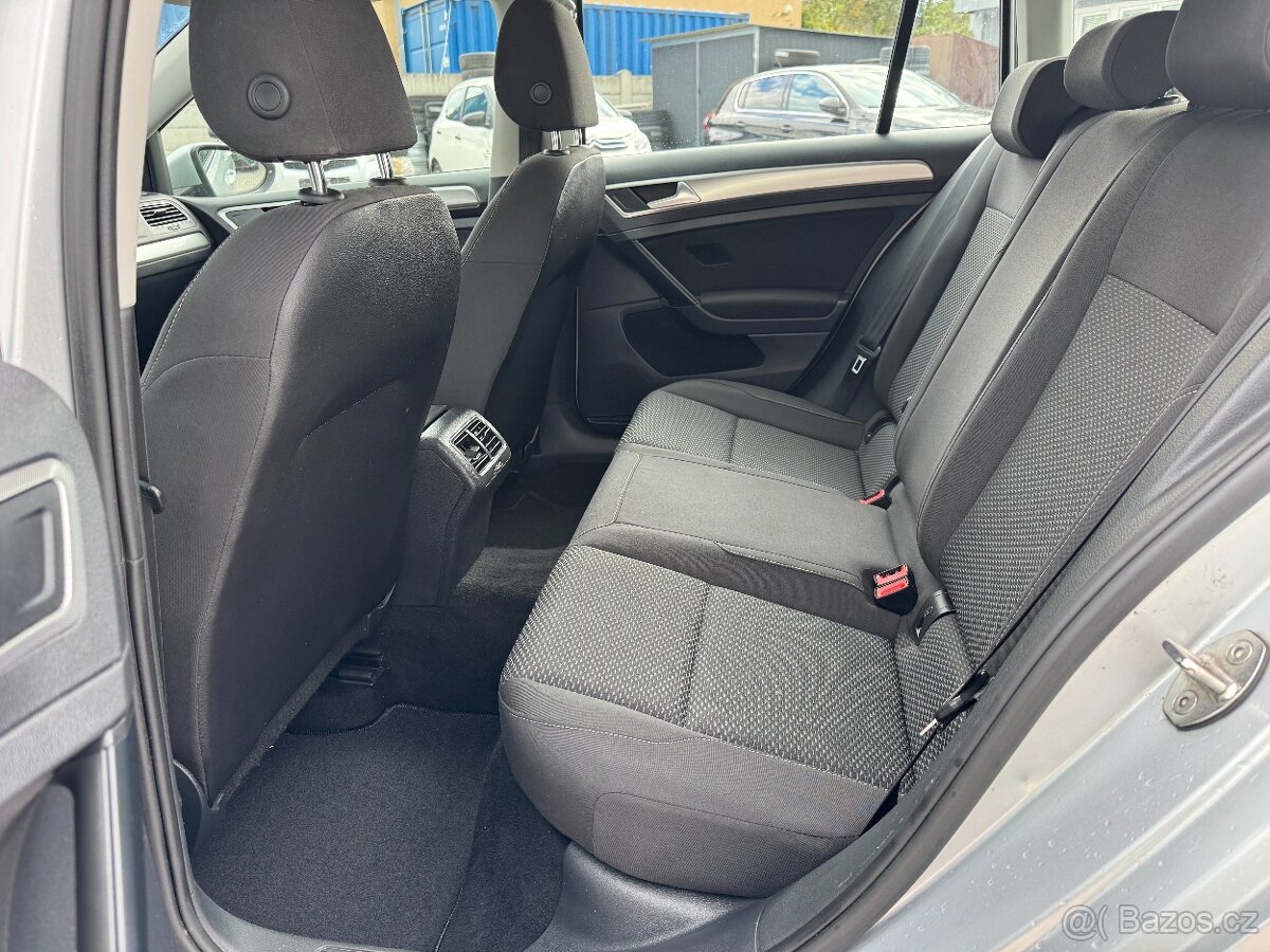 Volkswagen Golf 1.6 TDi 85KW Manuál Park.senzory Navi. - 15