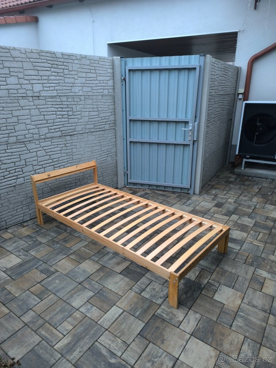 Prodám dřevěnou postel + Matrací 90cm x 200cm - 15