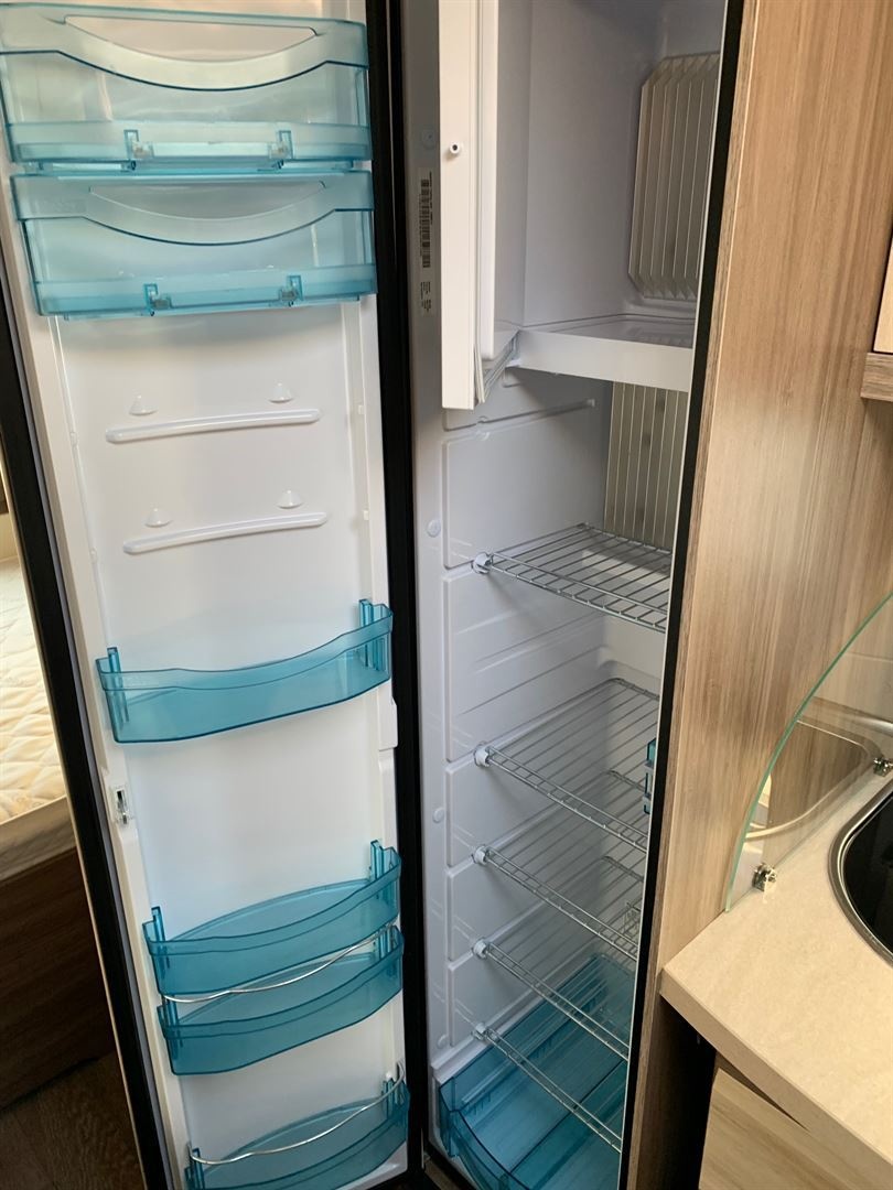 Prodam kavan Hobby 490 KMF De Luxe - 15