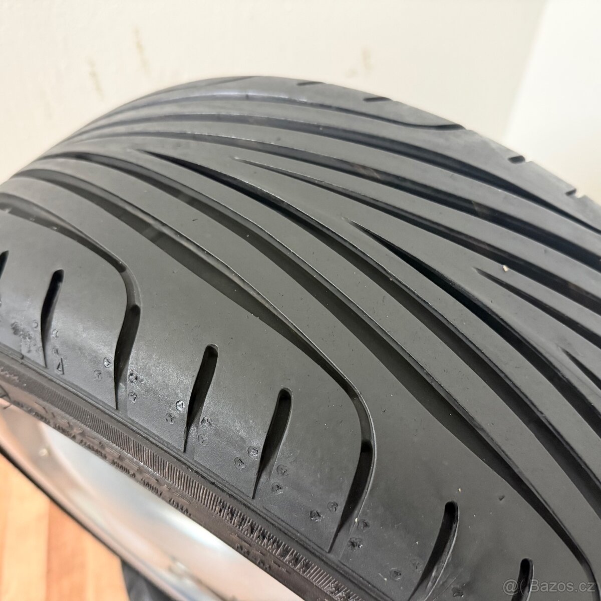 5KS MERCEDES E W124 5x112 R17 ET35+LETNÍ 215/45r17 - 15