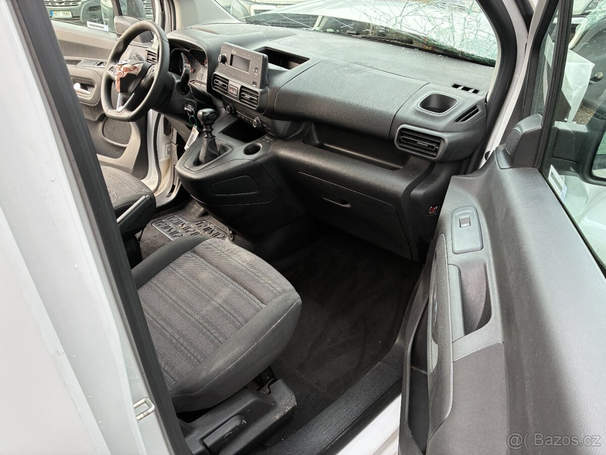 Opel Combo 1.2i Turbo 81KW r.v. 2022 ČR původ DPH - 15