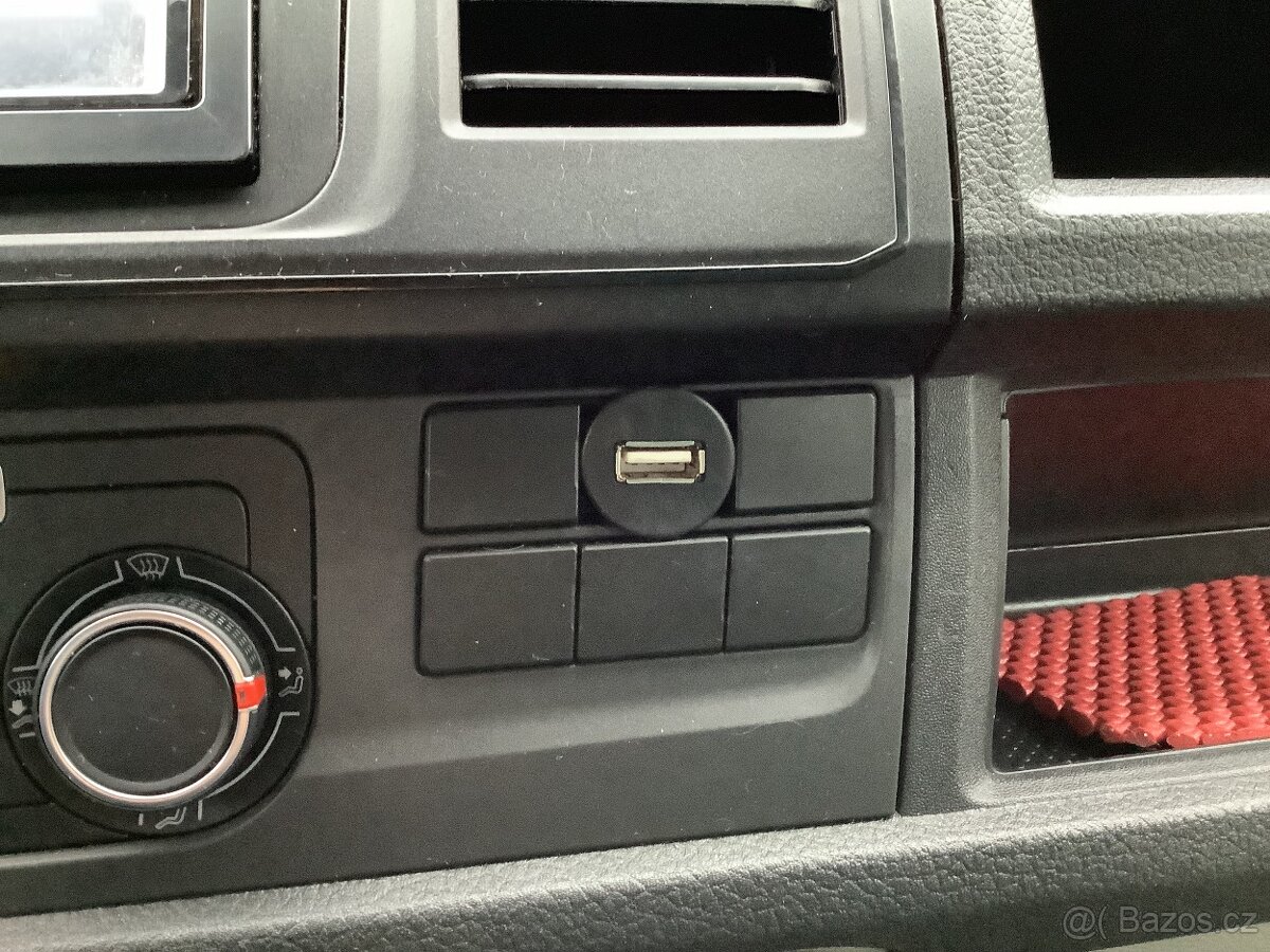 VW T6 Transporter, 8 míst,tažné - 15