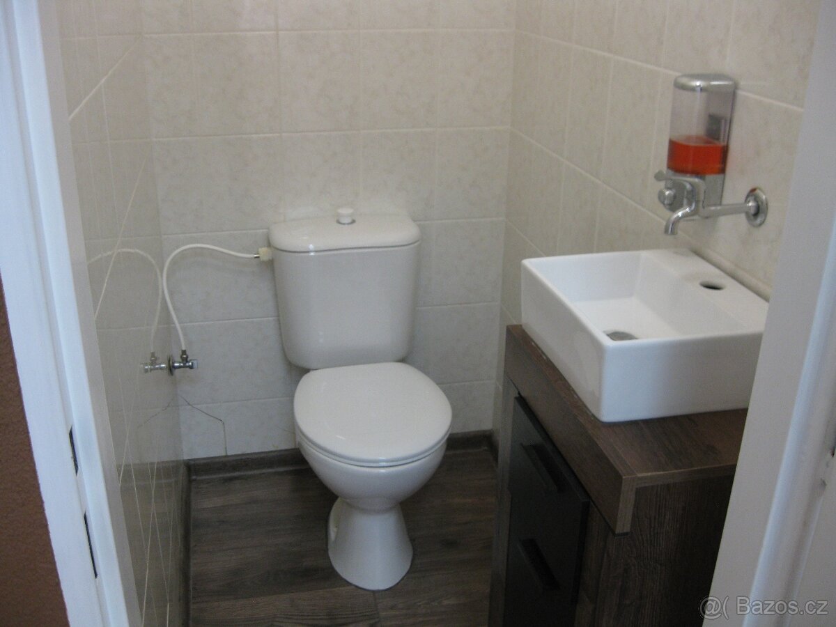 Obchodní prostory k pronájmu, Uh. Hradiště - 15