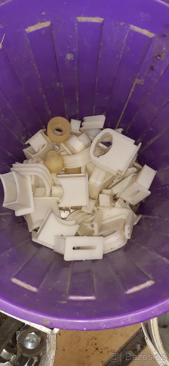 PE vodovodní potrubí a zbytky zahradních hadic 3/4" - 15