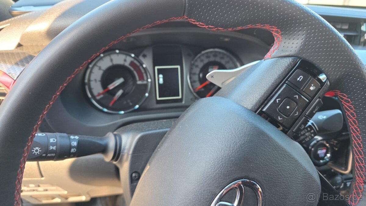 Toyota Hilux GR Sport - 15