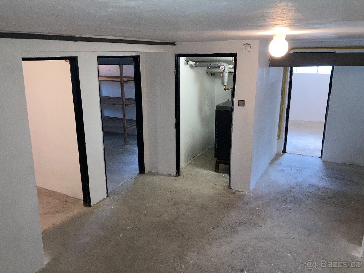 Prodej prostorného RD se zahradou na předměstí Litovle - 15