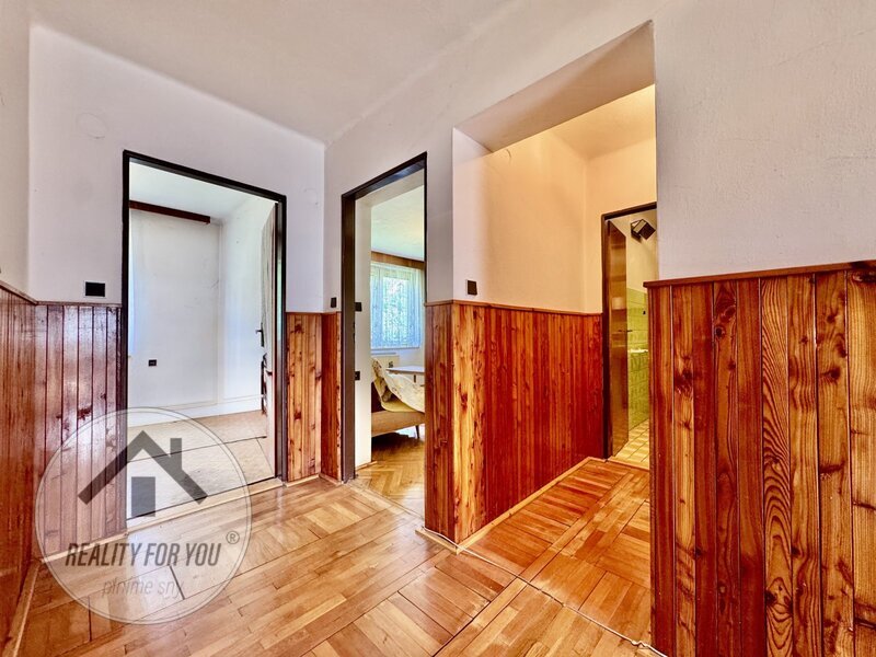 Prodej prostorného řadového domu s dispozicí 5+2 v Rovensko - 15