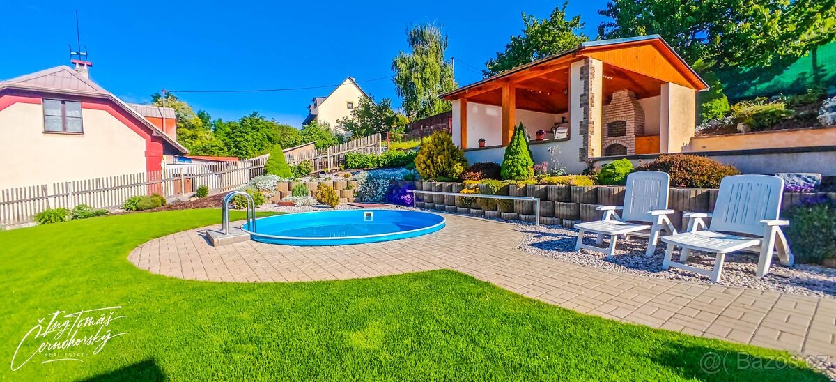 NOVINKA - Prodej krásného rodinného domu s bazénem, dřevěnou - 15