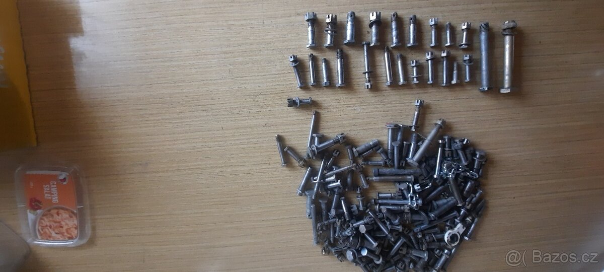 Letecky spojovací material - 15