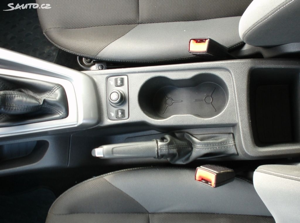 Ford Focus 1,6 16V kombi parksenzory,vyhřív sedadla,serviska - 15