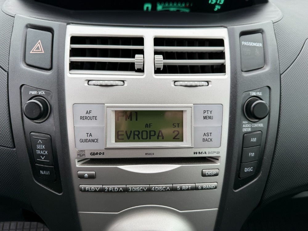 Toyota Yaris 1.3 VVT-i 64kW Automat - 15