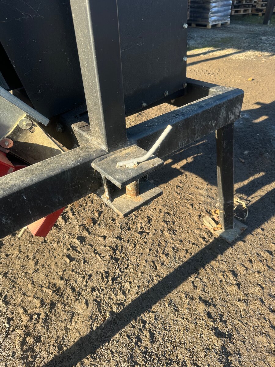 Špalíkováč Profi otvor 100x220 za traktor - 15