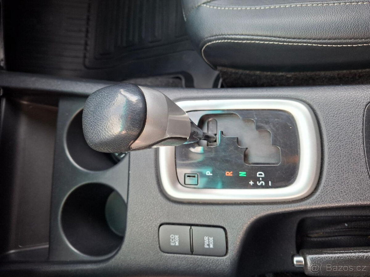 Toyota hilux 2,4 d4d automat 3/2018 max výbava - 15