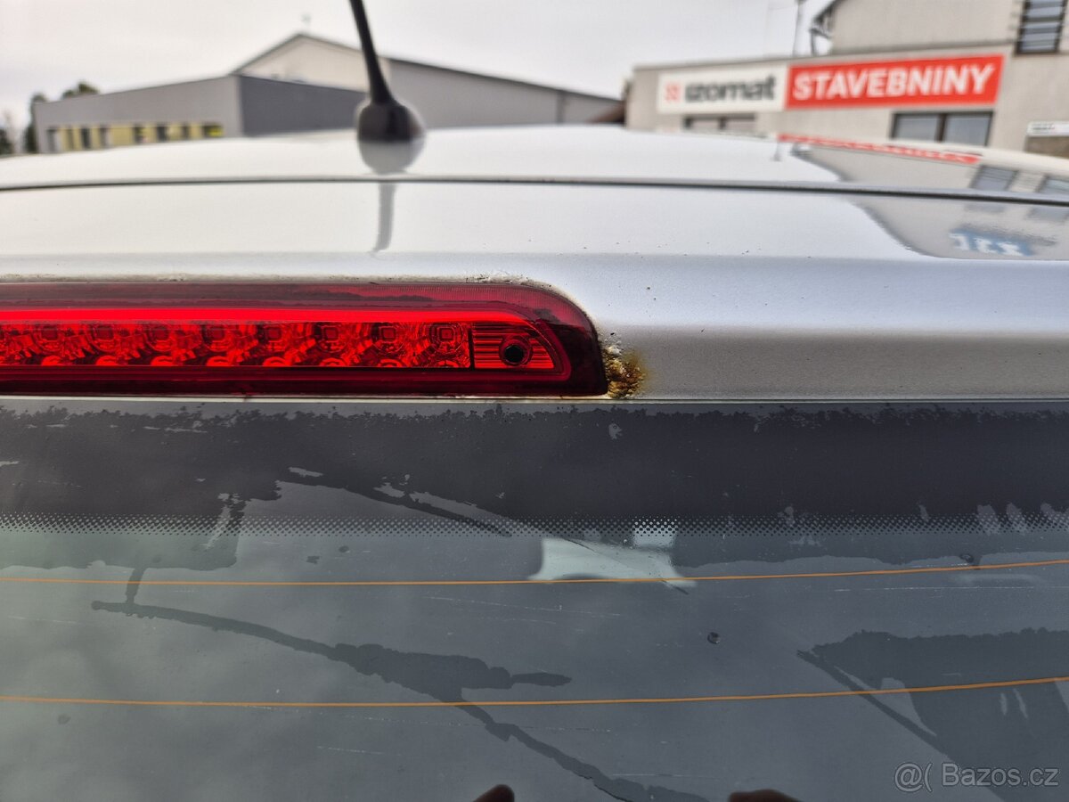 Kia Ceed 2007 1.6 CRDi - klima, tažné, vyhřívané sedačky - 15