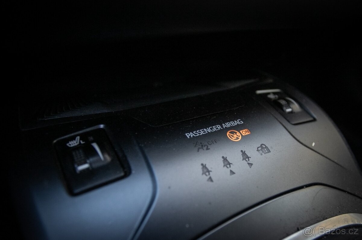 TOYOTA AVENSIS Combi 2.0 105kW 2017 - 15