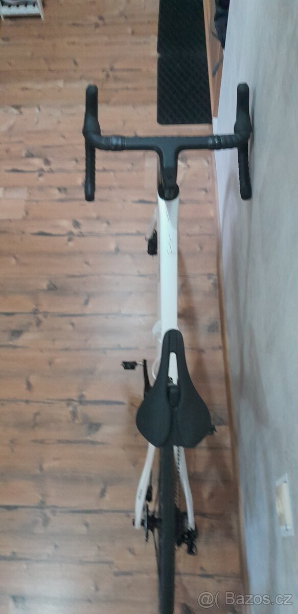 Celokarbonové silniční kolo - 15