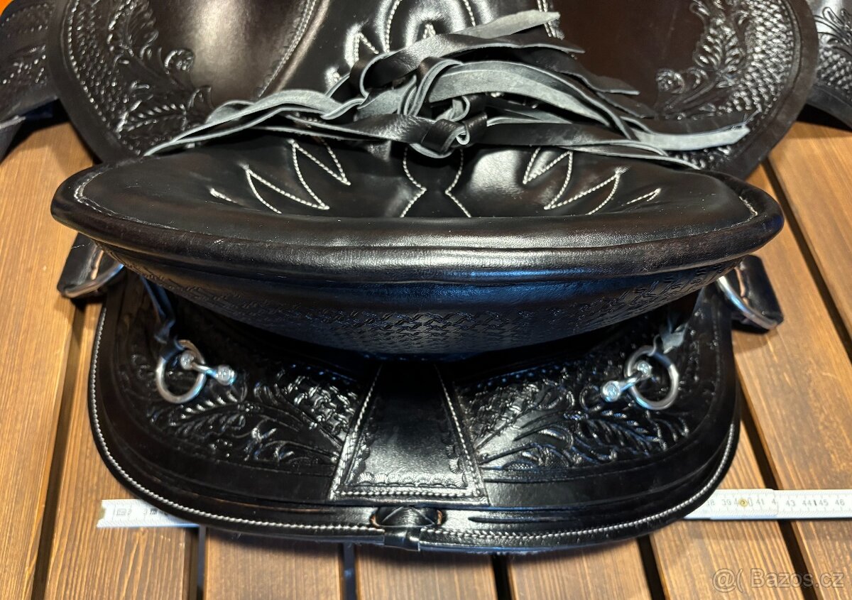 Westernové sedlo 26) černé oválné krátké široké - 15