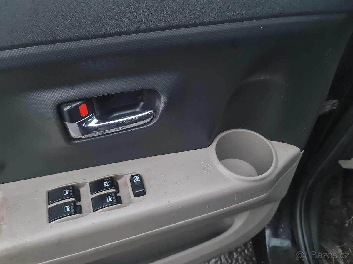 Daihatsu Sirion 4x4 1.3 16V, 64kW, 8/2006, klima - 15