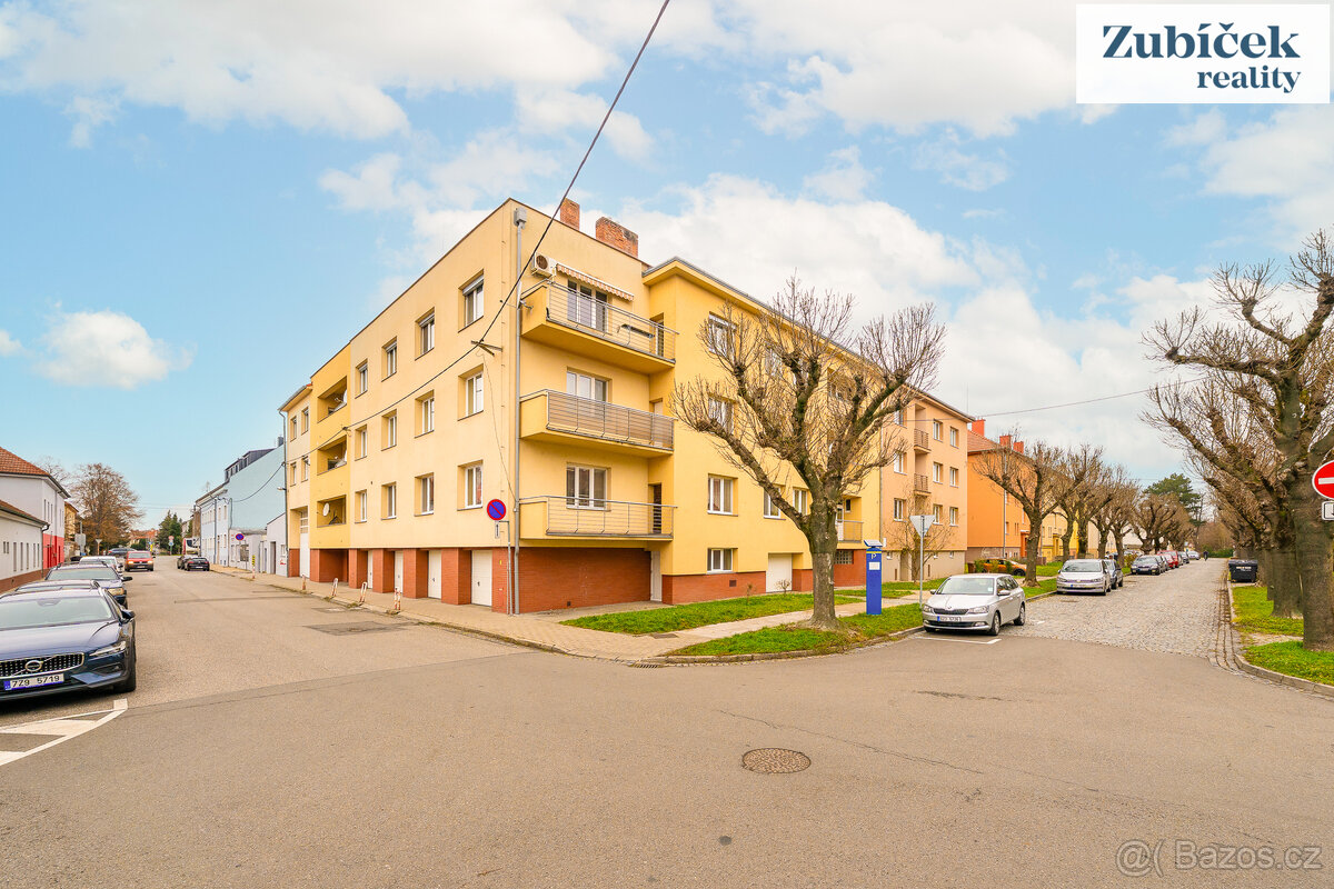 Prodej bytu 2+1 Uh.Hradiště - ul.Rostislavova - 15