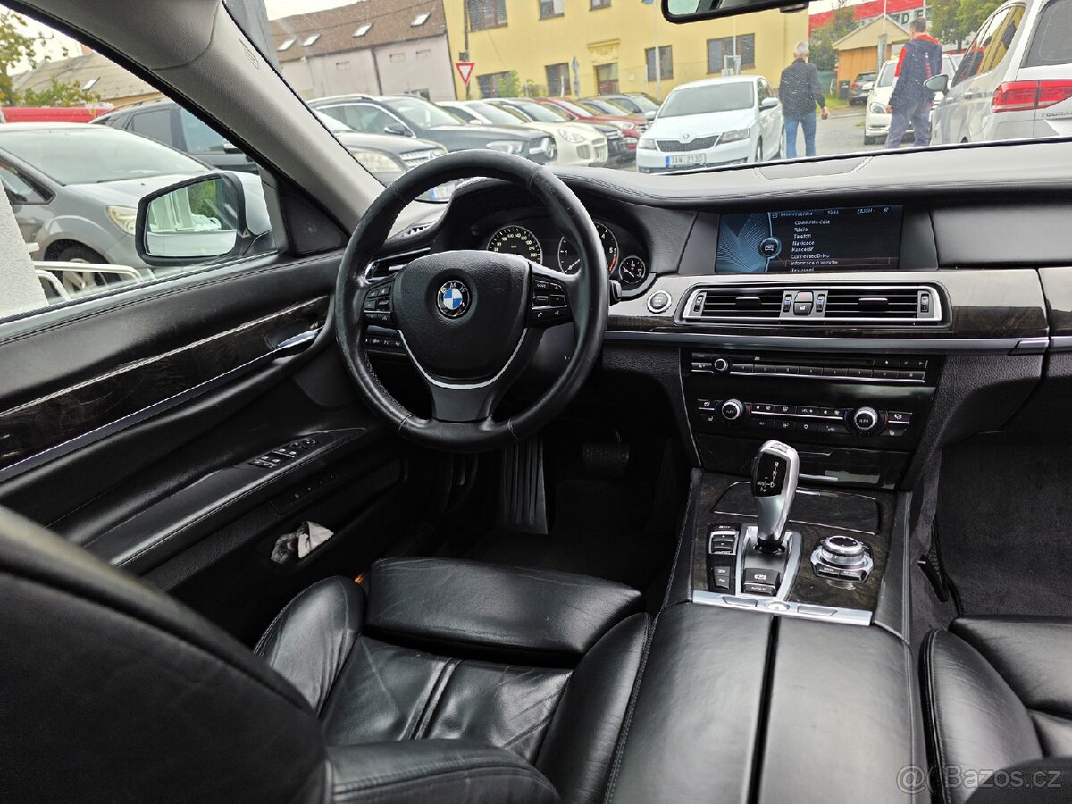 BMW Řada 7 740D X-Drive - 15