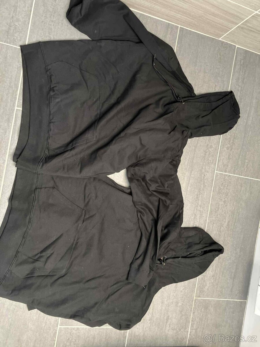 ČERNÉ MIKINY A TRIKA - NOVÉ/NEPRANÉ - 15