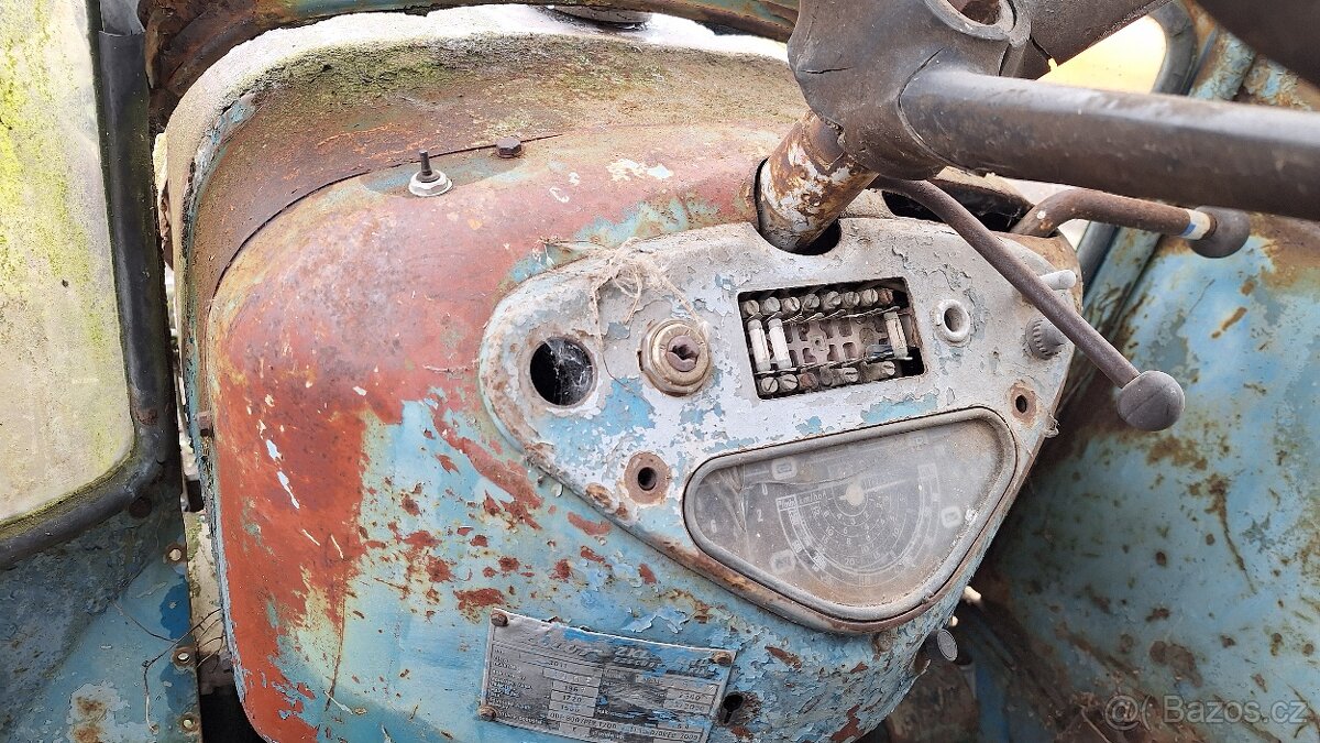 Zetor 3011,má platné doklady TP SPZ - 15