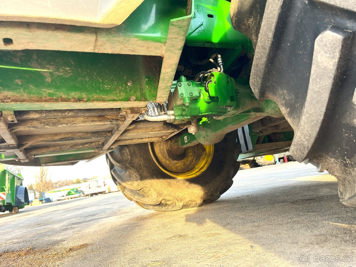 sklízecí řezačka John Deere 8300 - 15