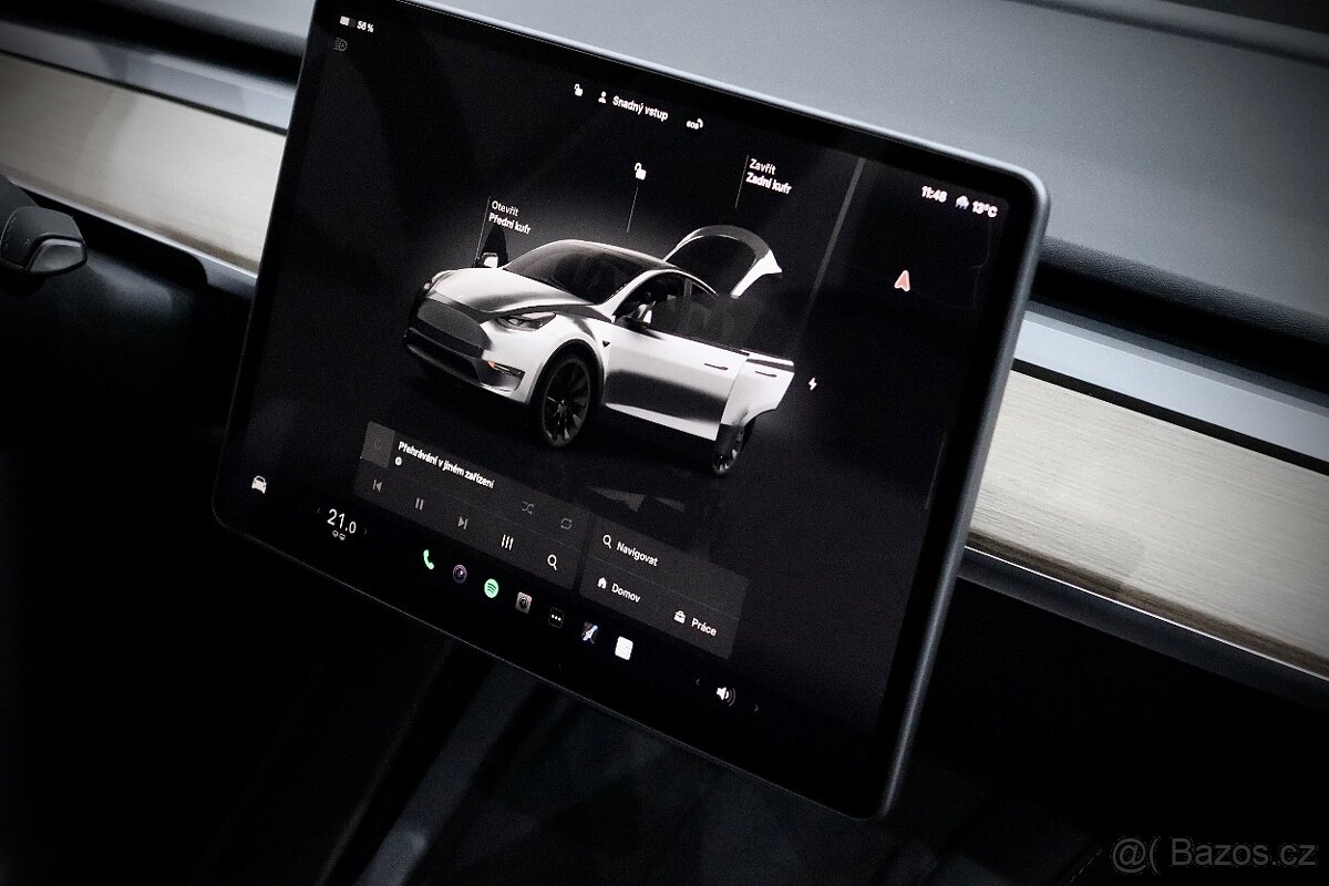 Tesla Model Y Long Range Dual Motor AWD REZERVOVÁNO - 15