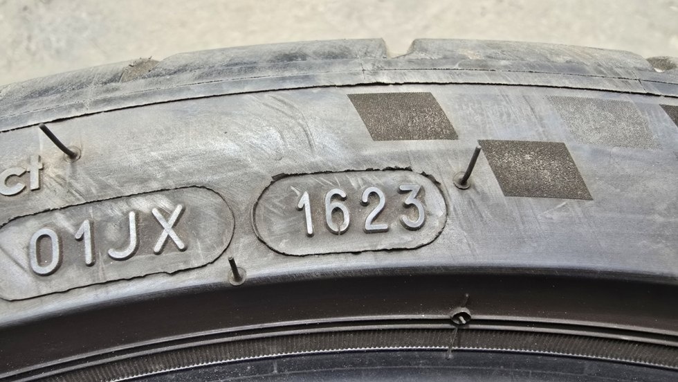 Letní pneu 245/35/19 Michelin - 15