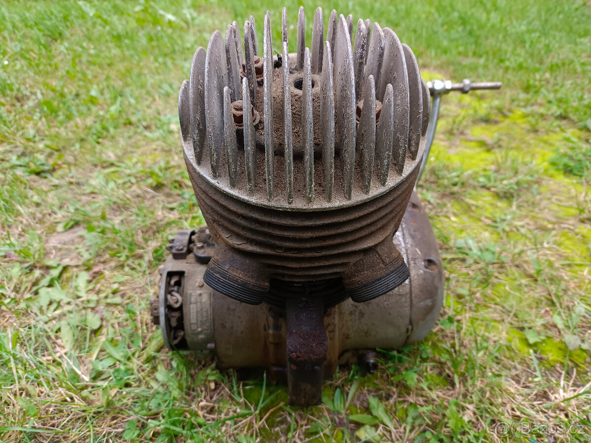 Starý motor na motocykl jawa čz typ 356 175 - 15