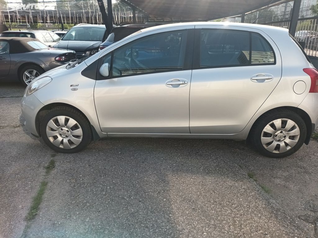 Toyota Yaris, 1.3VVT-I 63KW servisovaný - 15