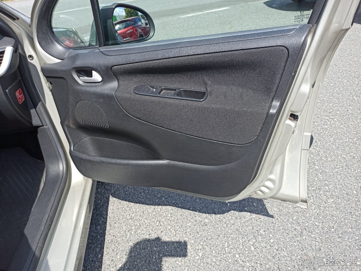 Peugeot 207 1.4 VT-i 70kW SW PANORAMA ČR, 2.MAJITEL - 15