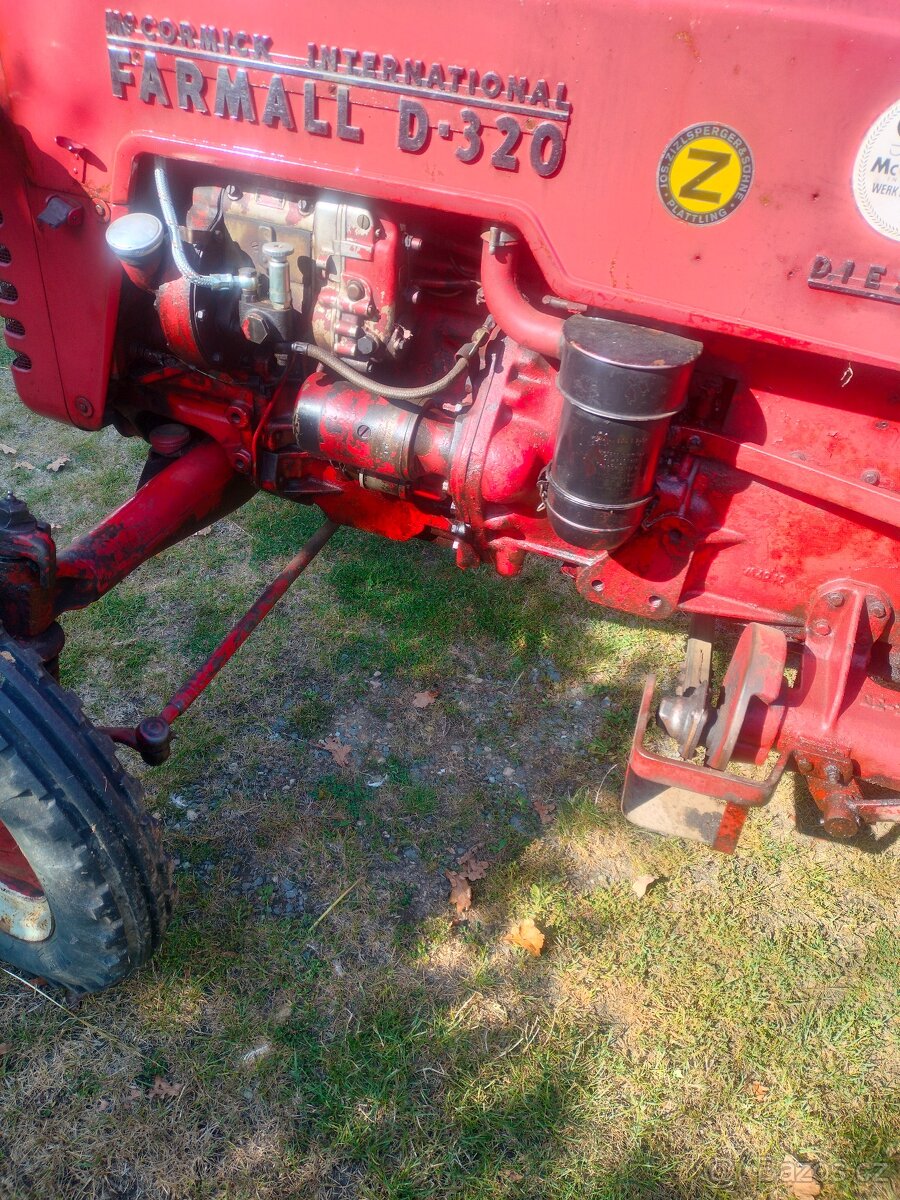 traktor MC CORMICK - 15