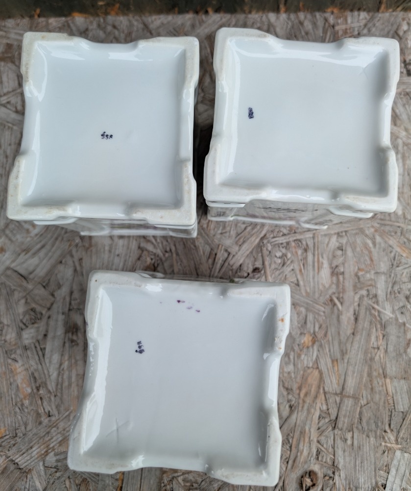 3 ks Starožitné dózy s motivem fialky. - 15