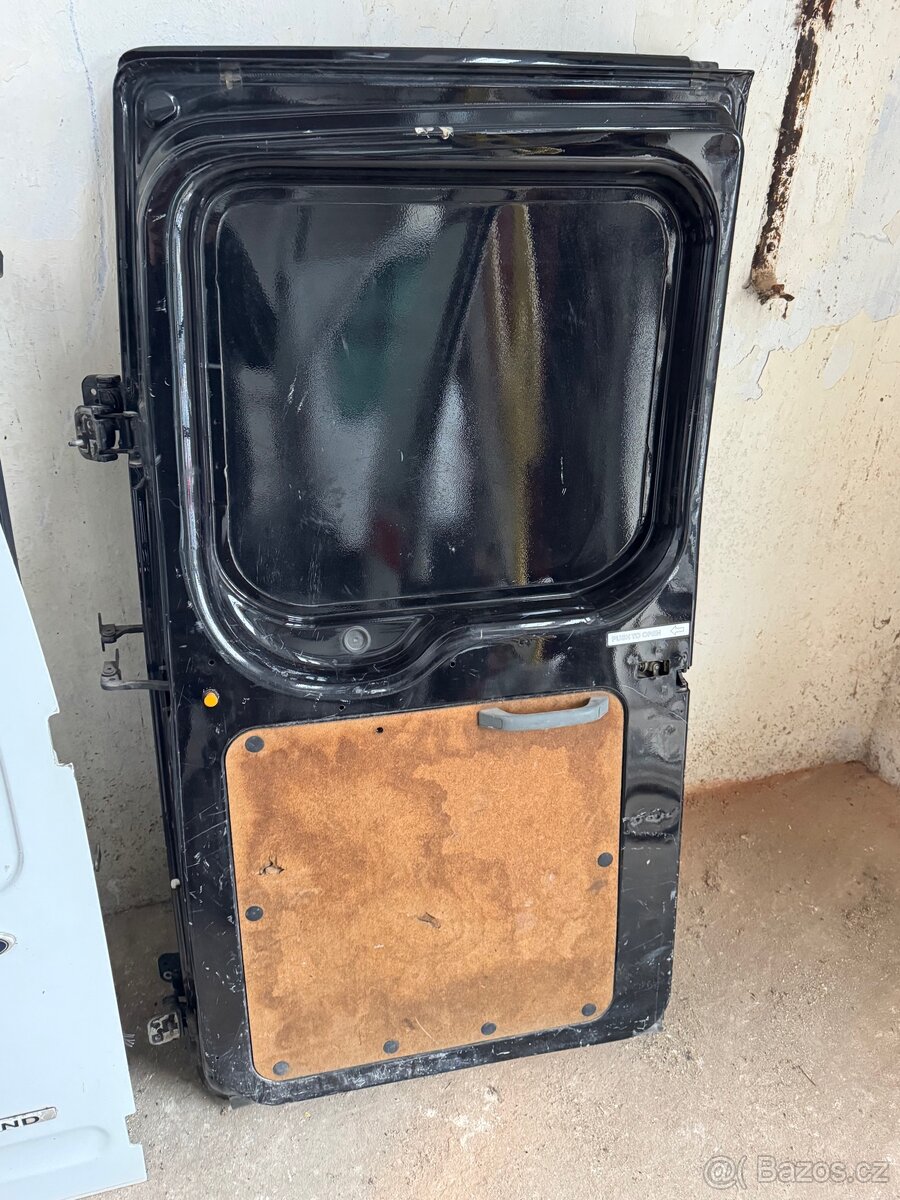 Ford Transit 2005, zadní 5. dveře - 15