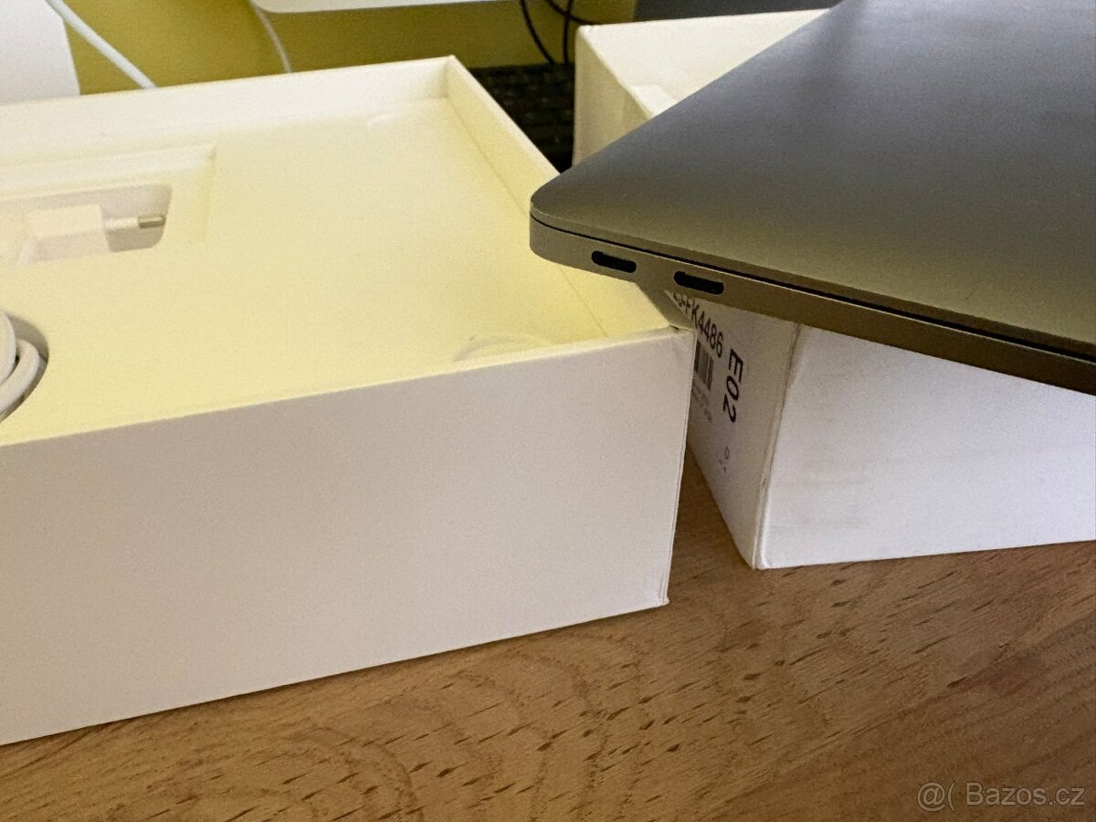 Macbook Air 13" M1 chip 8 GB RAM | 256 SSD | TOP stav - 15