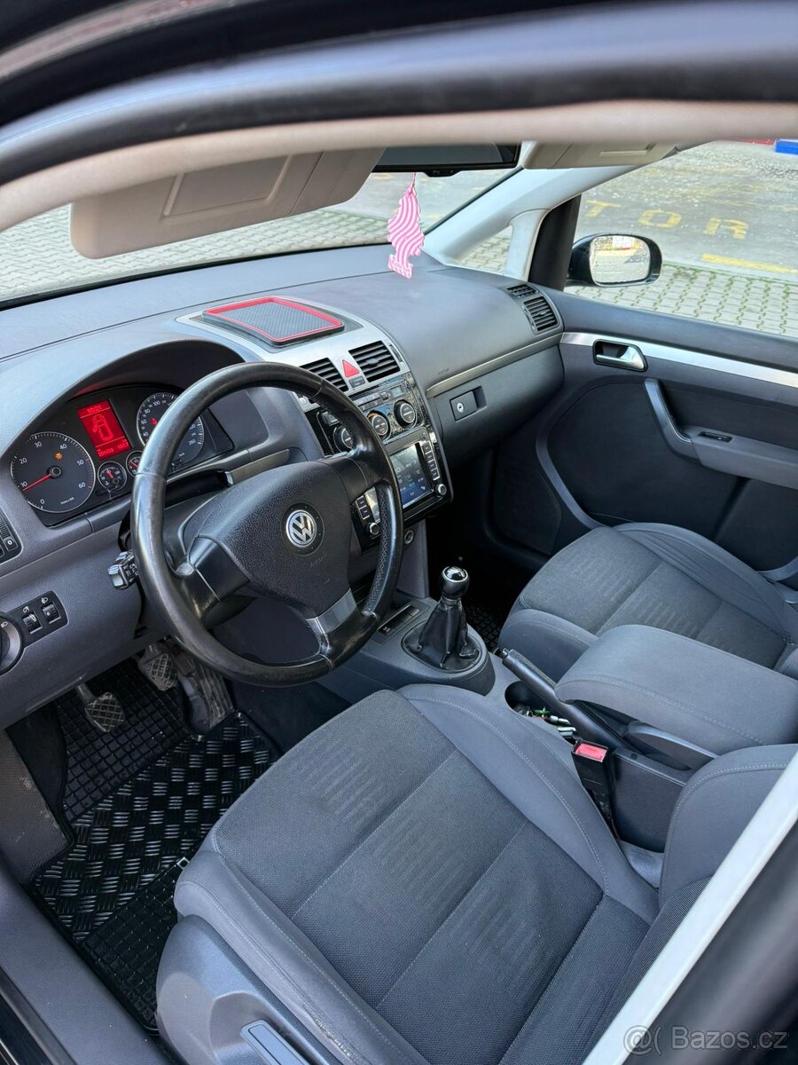 Volkswagen Touran 2.0 TDi FACELIFT MOŽNO NA SPLÁTKY - 15