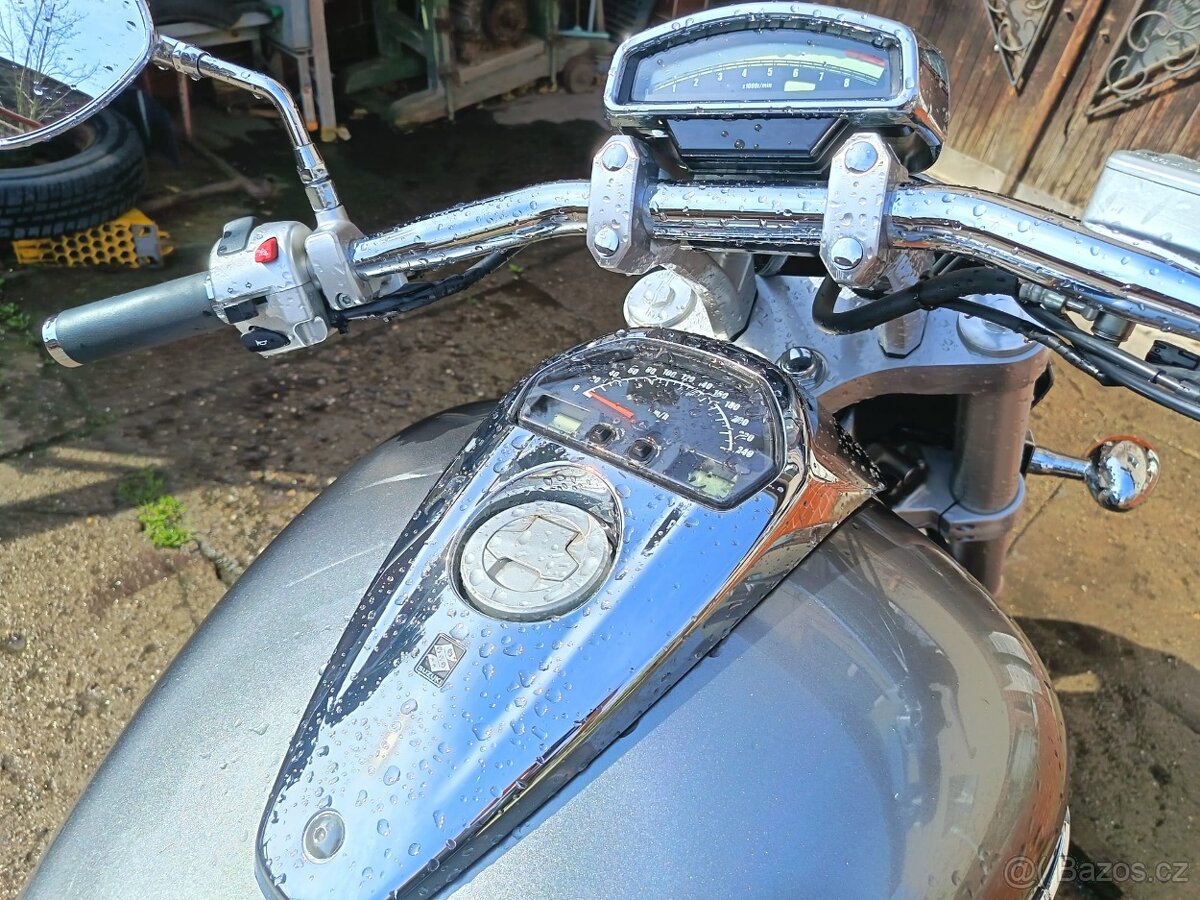 Suzuki VZR 1800 - 15