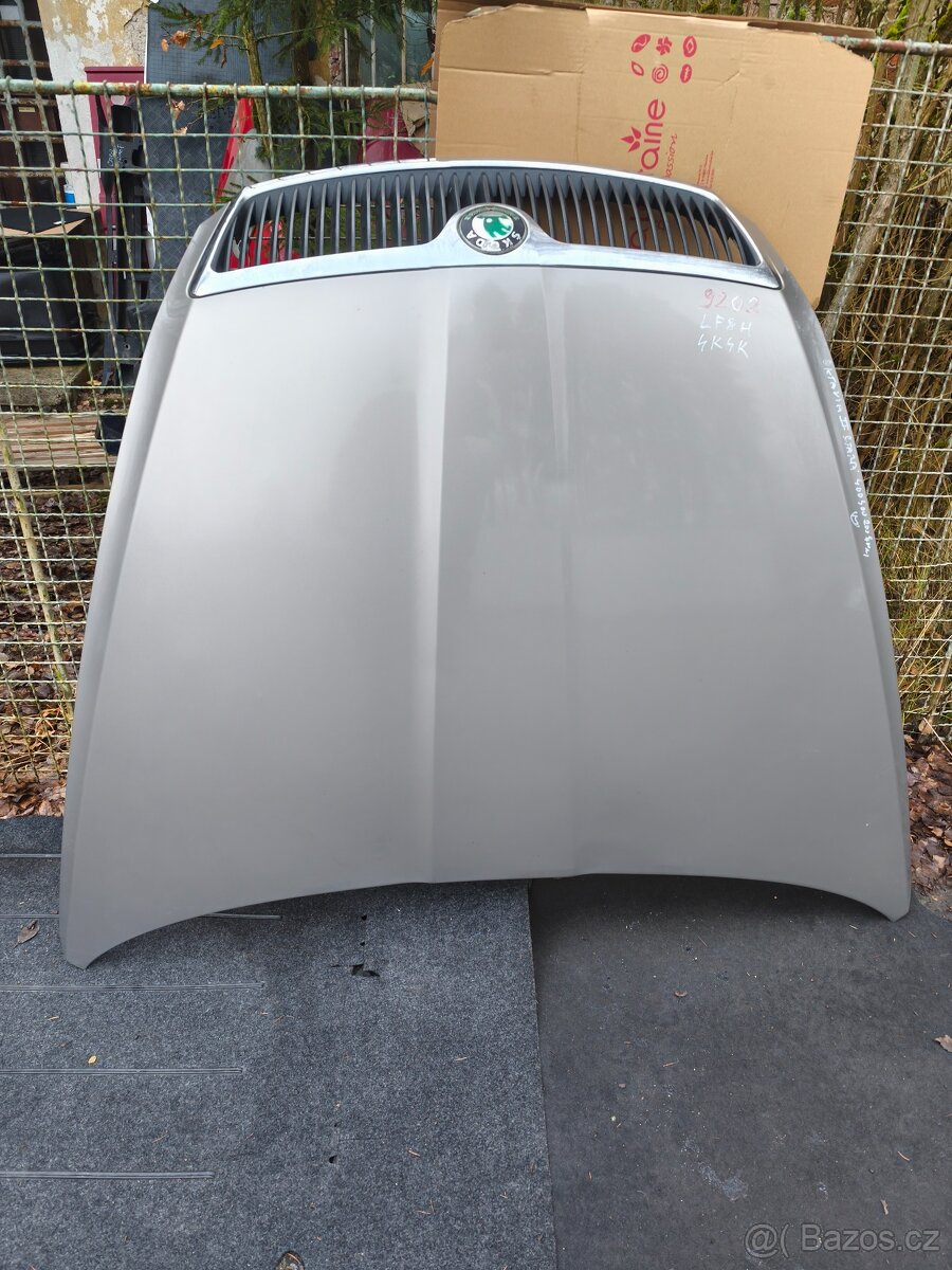 Skoda Octavia 2 - přední kapota - 15