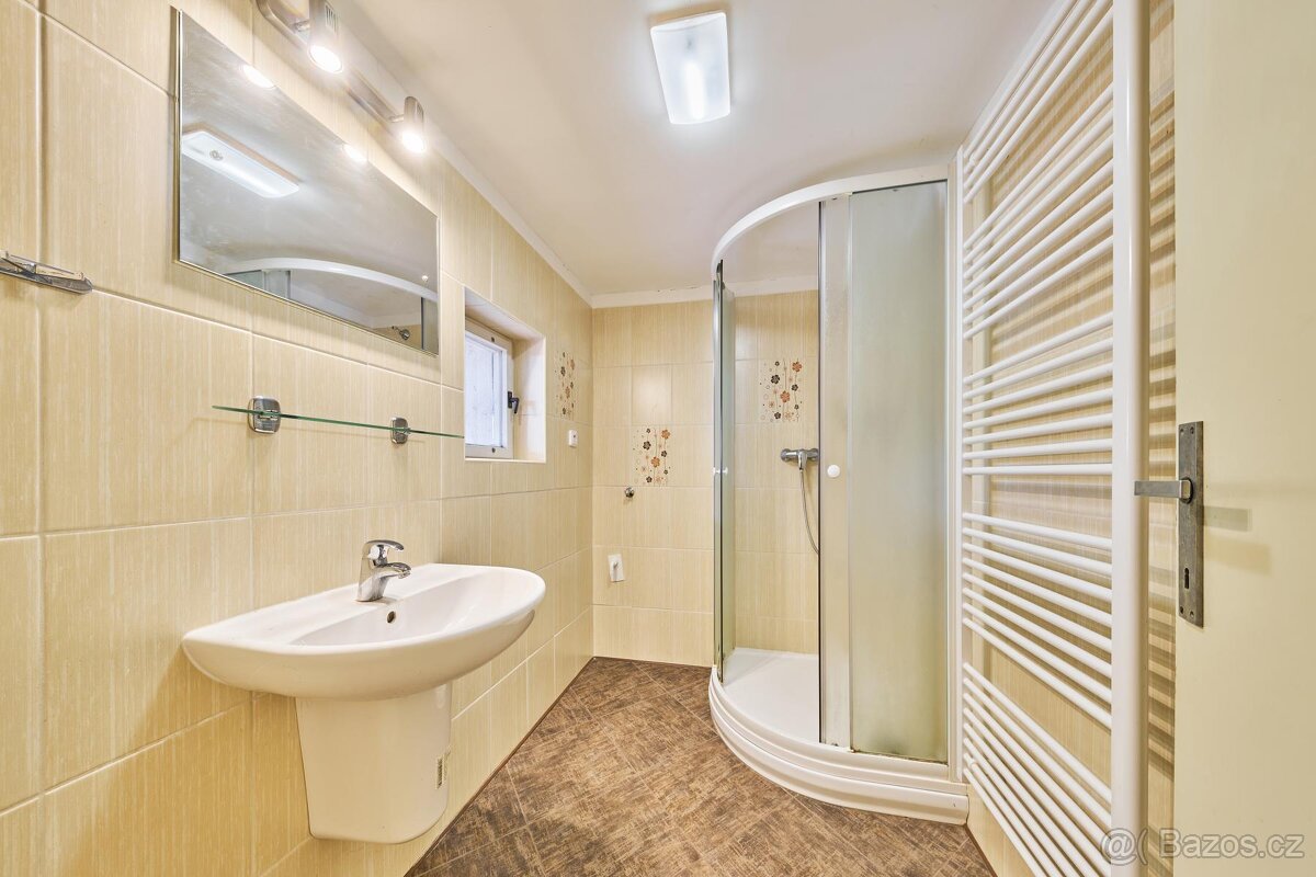 Prodej podkrovního bytu 4+1 s garáží - 15