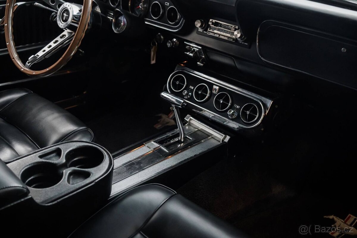 Ford Mustang Fastback z roku 1966 - 15