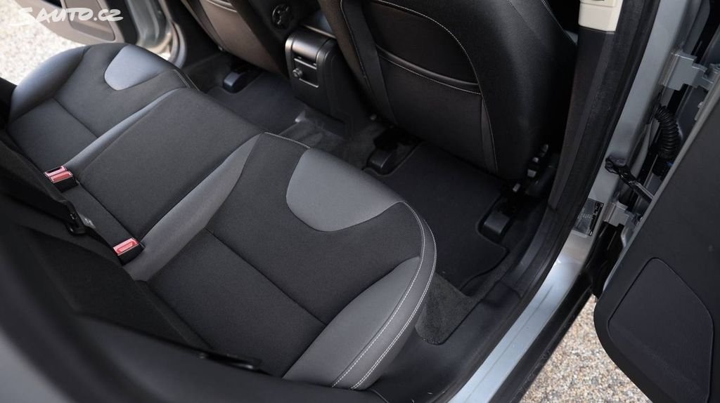 Volvo XC60 2.4 D3 MANUÁL - 15