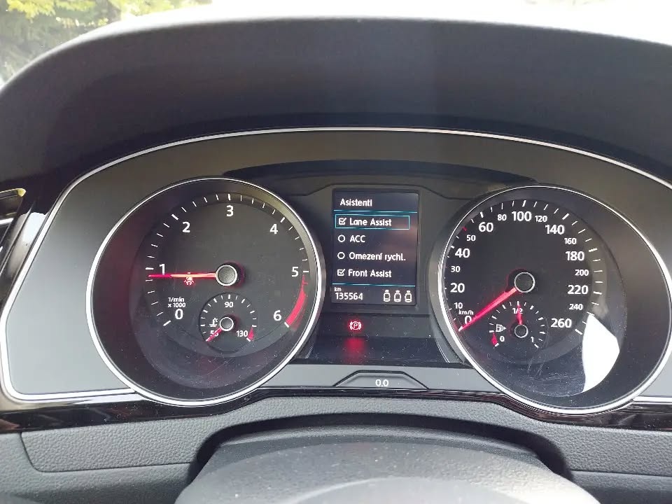 VW Passat 2.0 Tdi. 2021, pouze 136000 KM - 15