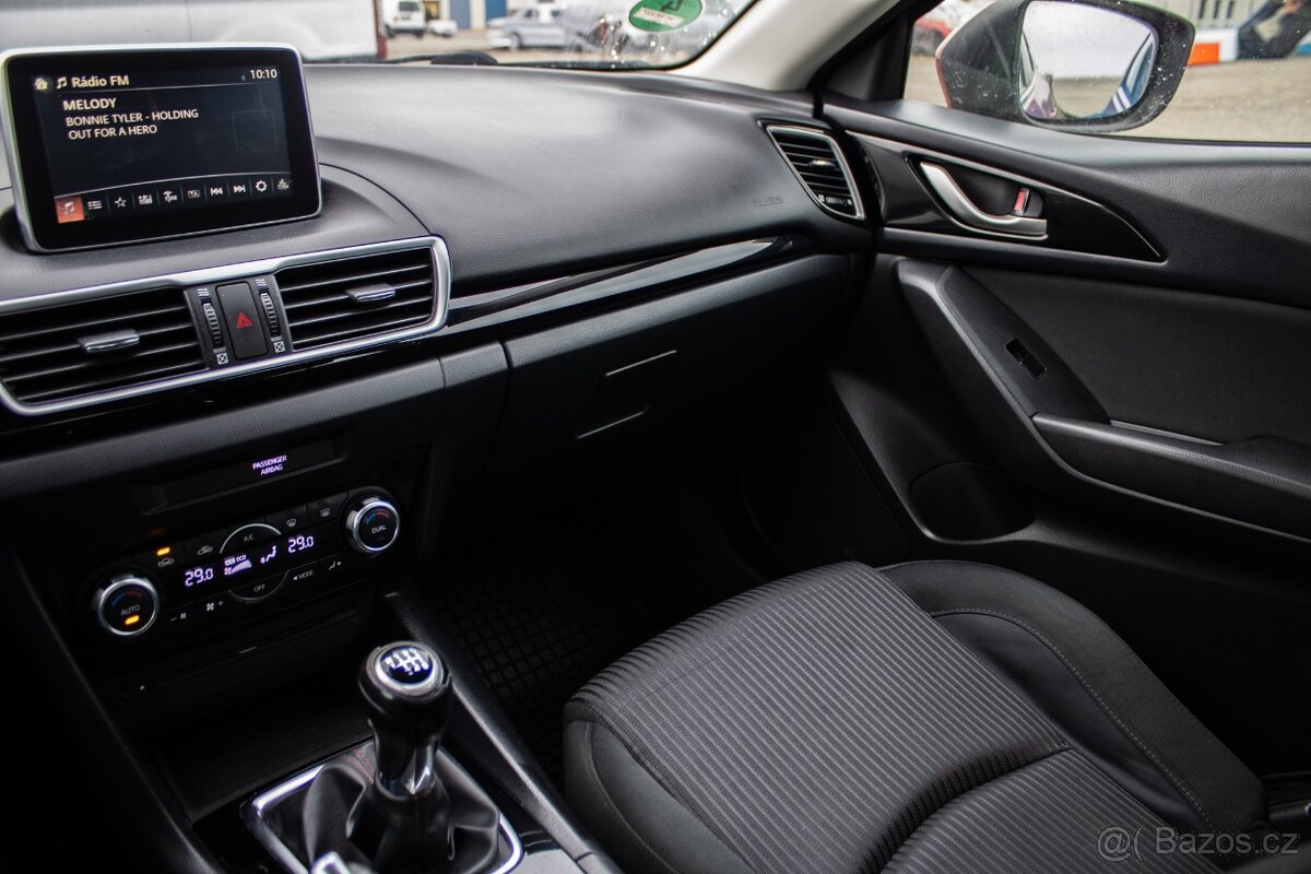 Prodám ojeté osobní auto Mazda 3 Hatchback 2015 - 15