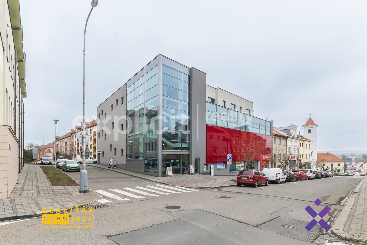 Pronájem obchodních prostor v centru města 142 m² - Uherský - 15
