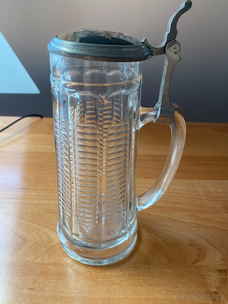 Sběratel nabízí staré korbele s cínovými víčky - 15