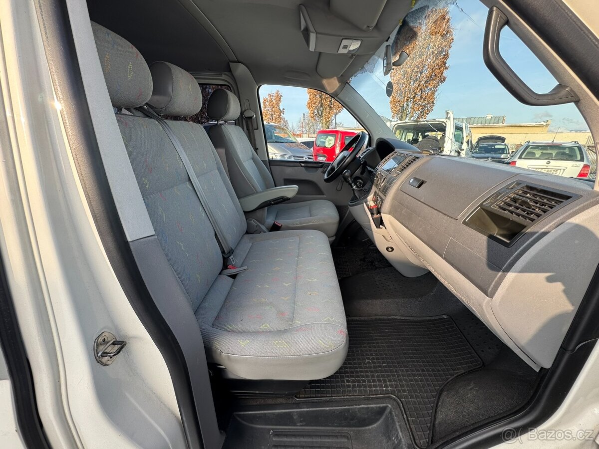 Volkswagen Transporter 1,9 TDI 63KW TAŽNÉ PNEU 6 MÍST - 15