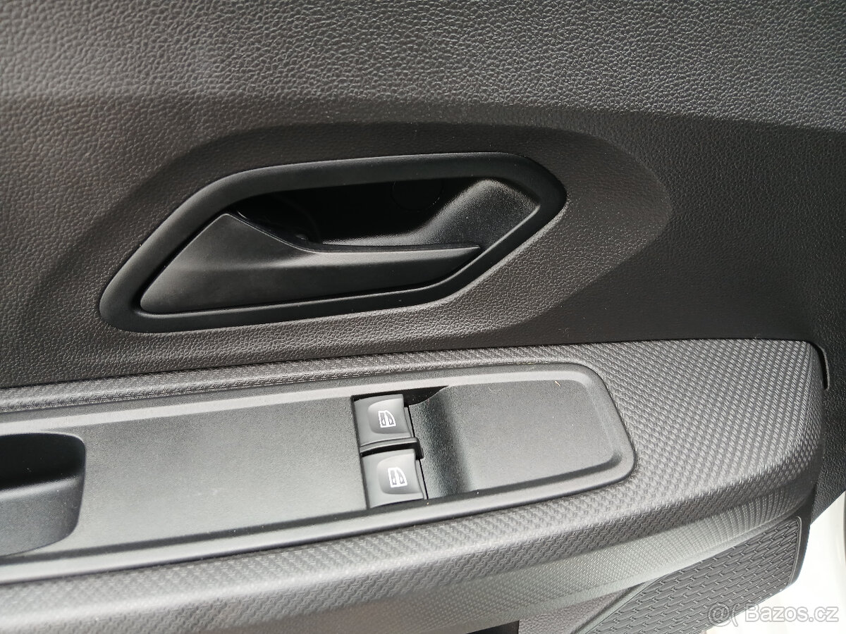 Dacia Sandero 1.0Tce jen 30.000 Km nová STK - 15