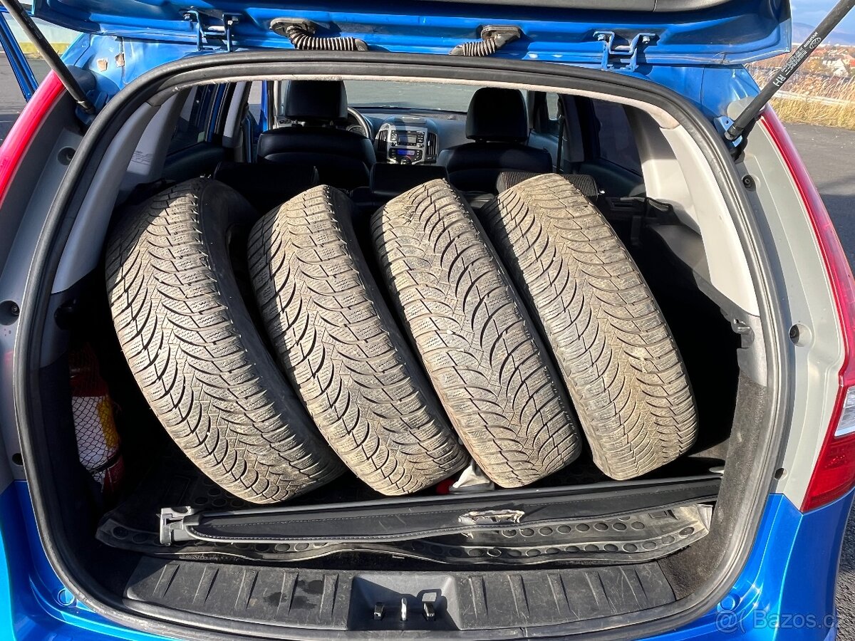 Hyundai I30cw 1,6i 92kw VYHŘÍVANÁ SEDADLA - 15