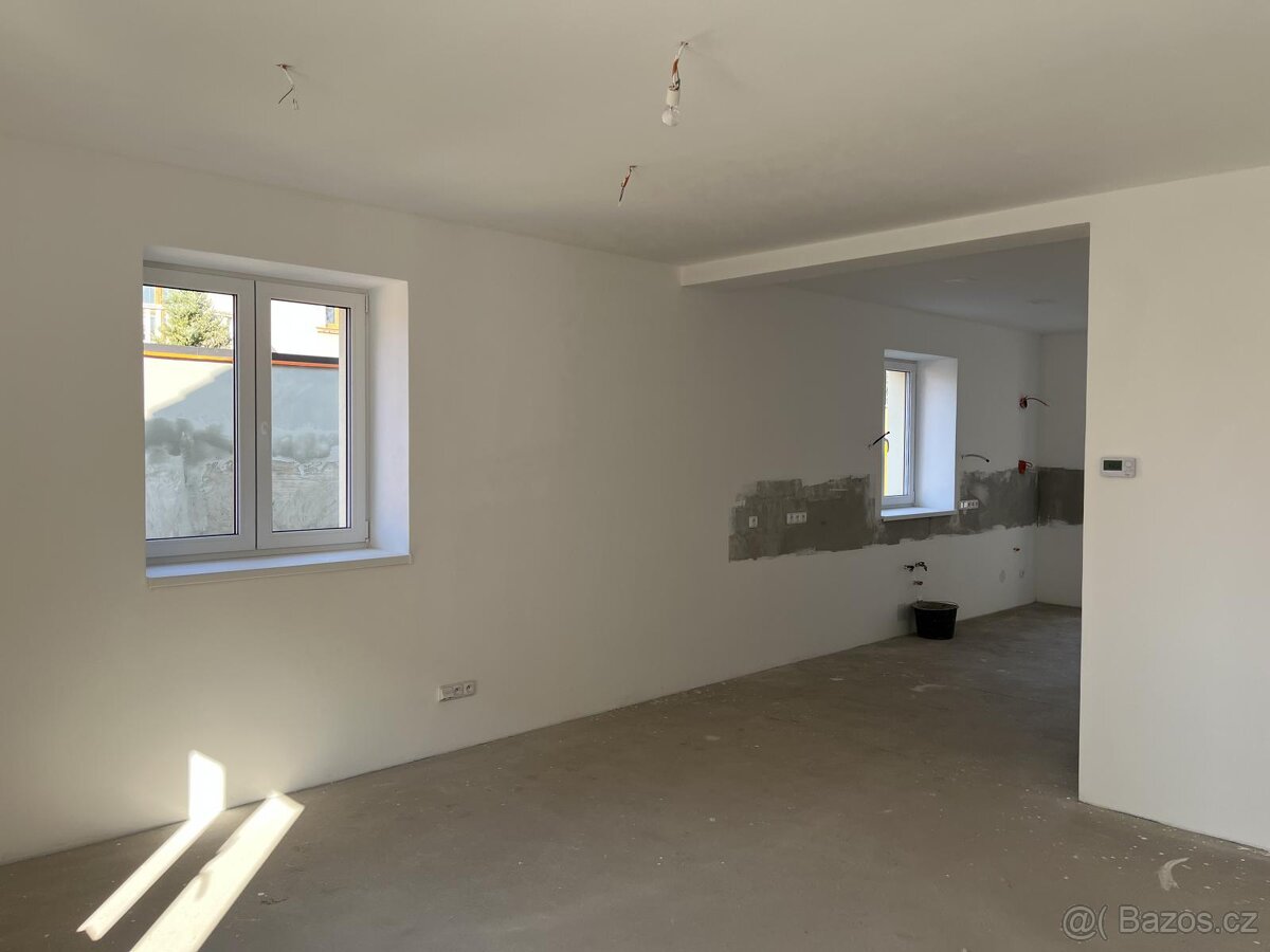 Prodej RD po kompletní reko. dvě bytové jednotky zahrada 710 - 15